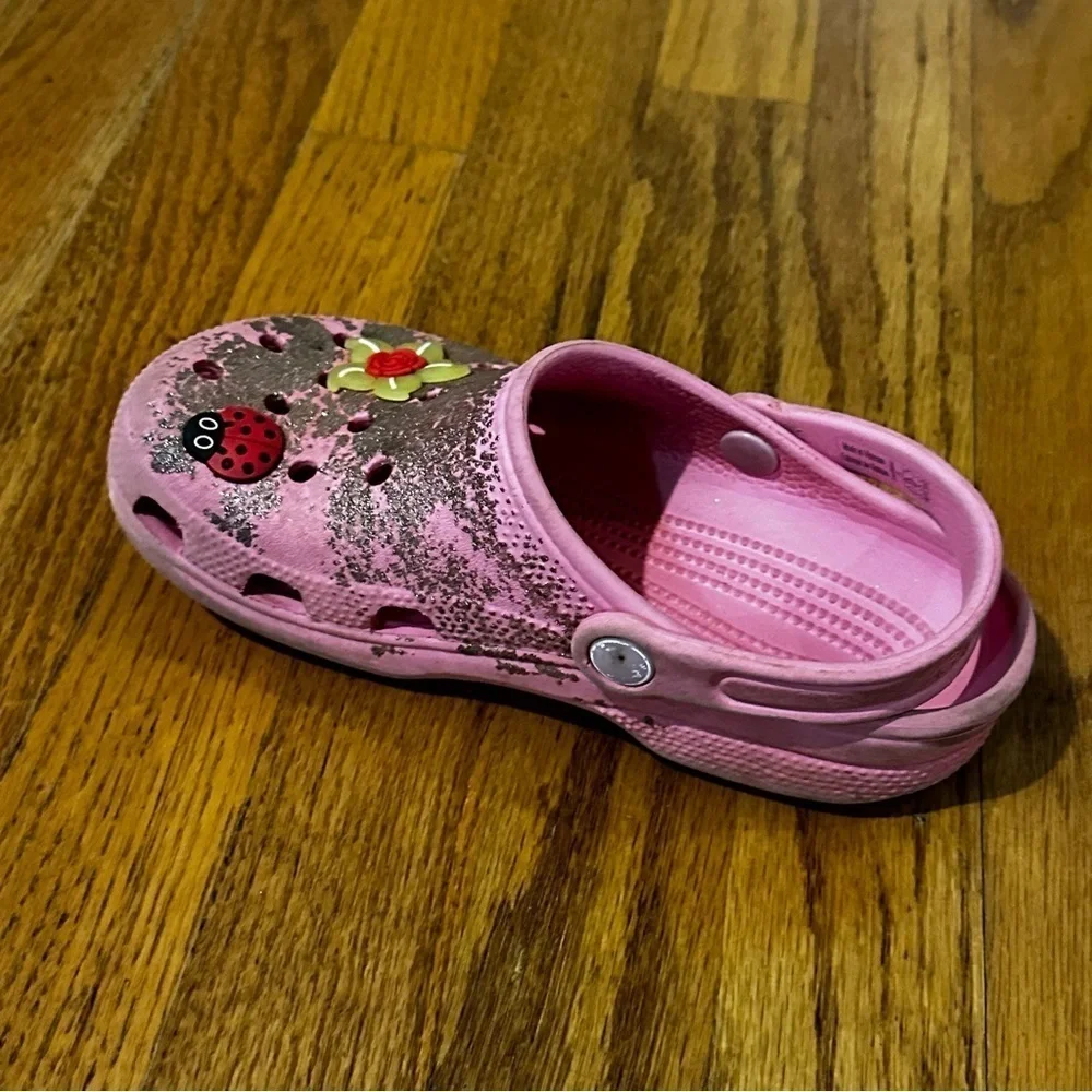 Crocs Kids Pink Clogs with Fun Charms J2 Glitter crocs